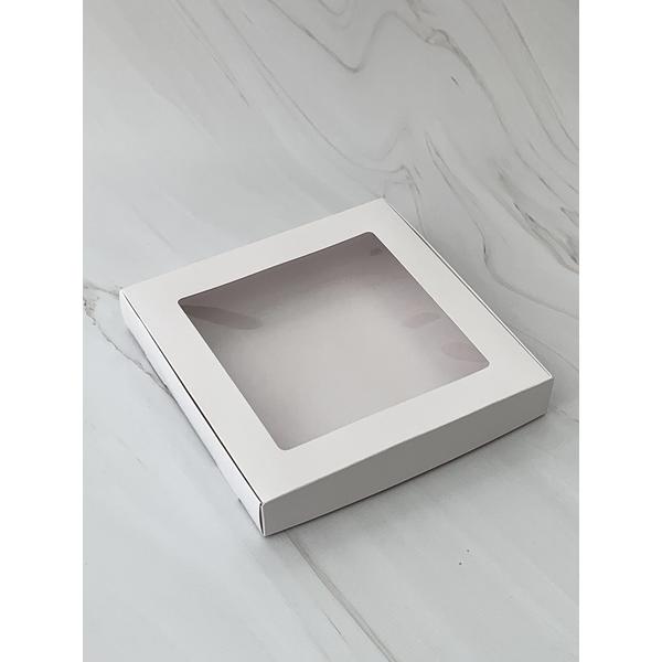 Коробка с окном белая 19 х 19 х 3 см