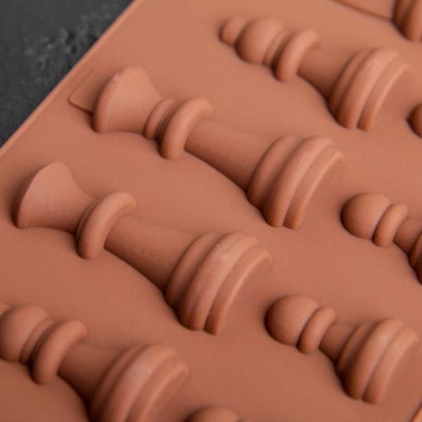 Форма для льда и шоколада Шахматы, 20,6 х 8,8 см, 16 ячеек, цвет шоколадный